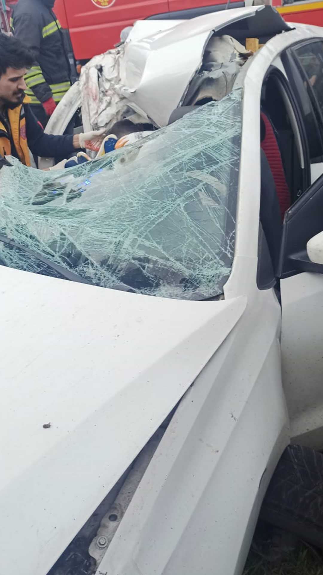 Diyarbakır’da Takla Atan Otomobilde 2 Kişi Yaralandı 4