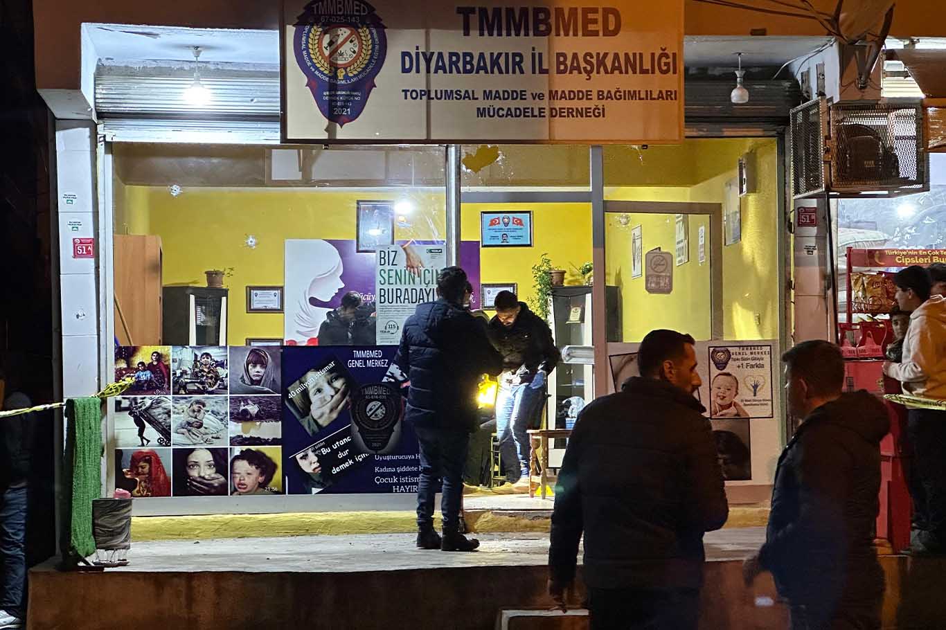 Diyarbakır’da Uyuşturucu Ile Mücadele Derneğinde Silahlı Kavga 2 Yaralı 3