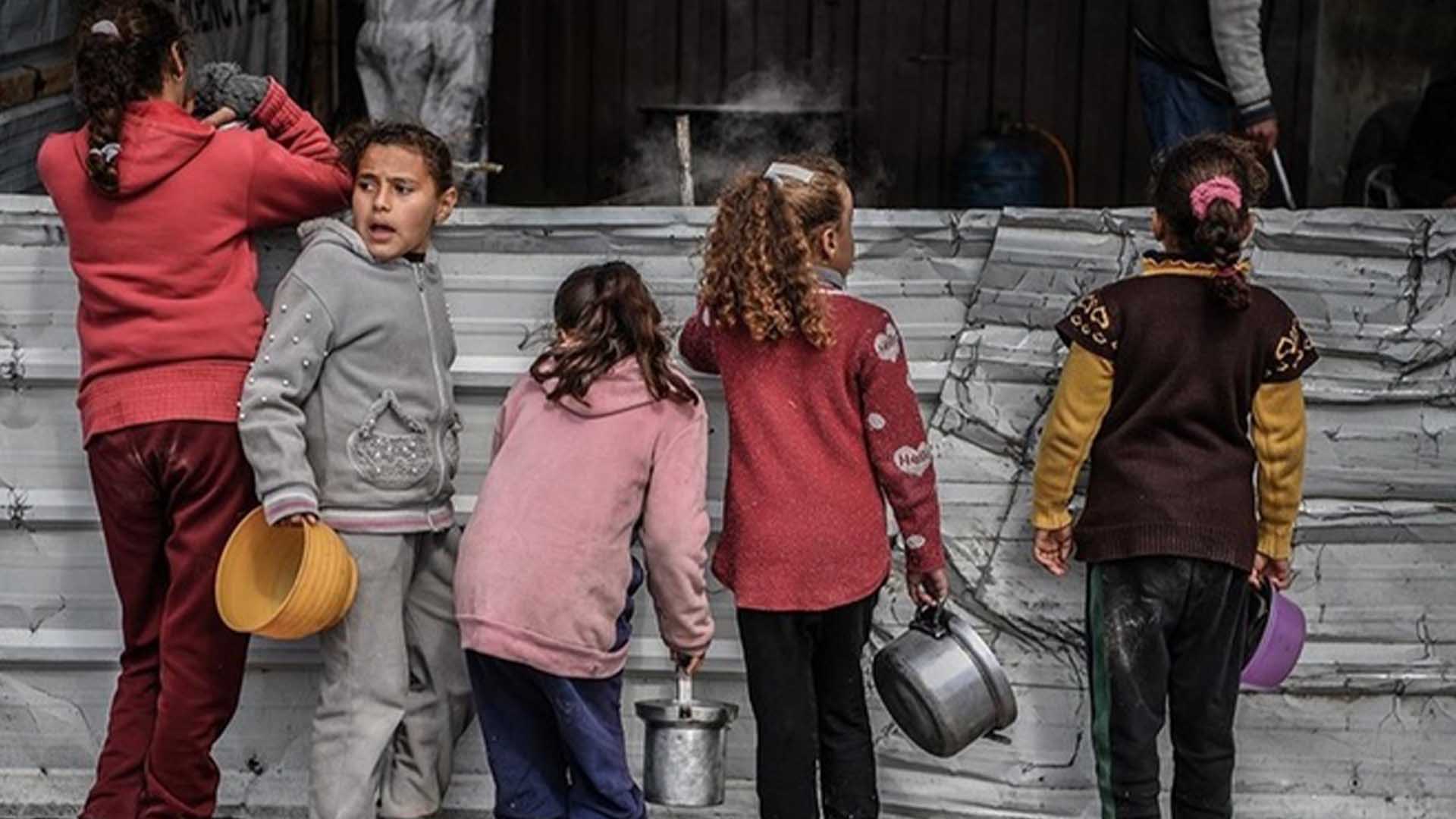 Gazze’de Çocuklar Açlıktan Ölüme Mahkum Ediliyor