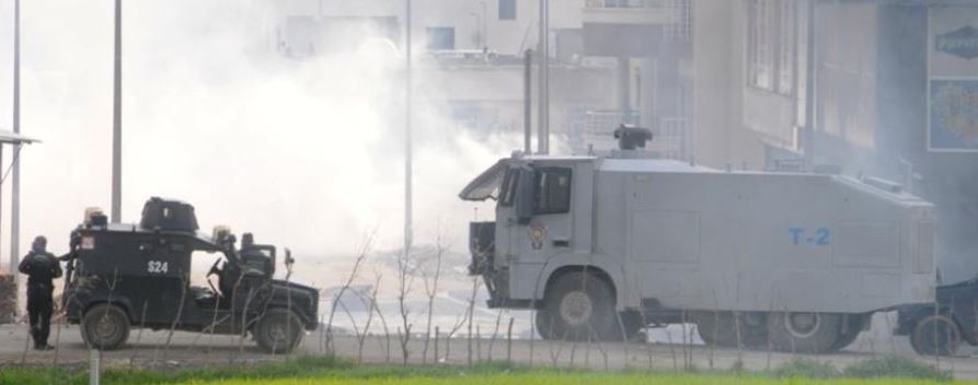 Polise Taşlarla Saldırdılar!