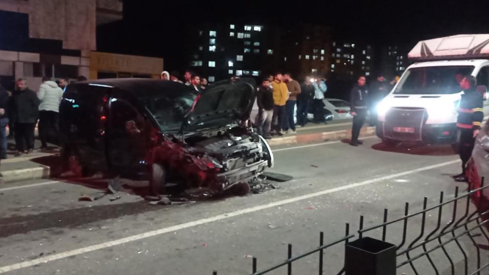 Siirt'te 6 Araçlı Zincirleme Trafik Kazası1