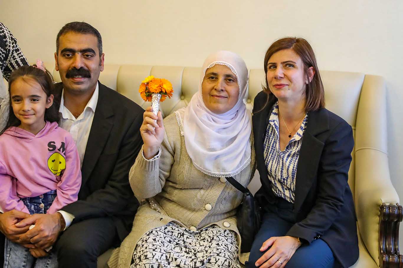 Diyarbakır Büyükşehir Belediye Başkanı Serra Bucak Küçük Mazbatasını Aldı 3