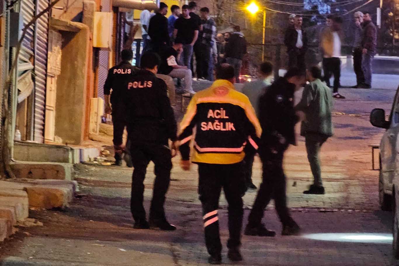 Diyarbakır’da Aileler Arasında Silahlı Bıçaklı Kavga 1 Ölü, 7 Yaralı