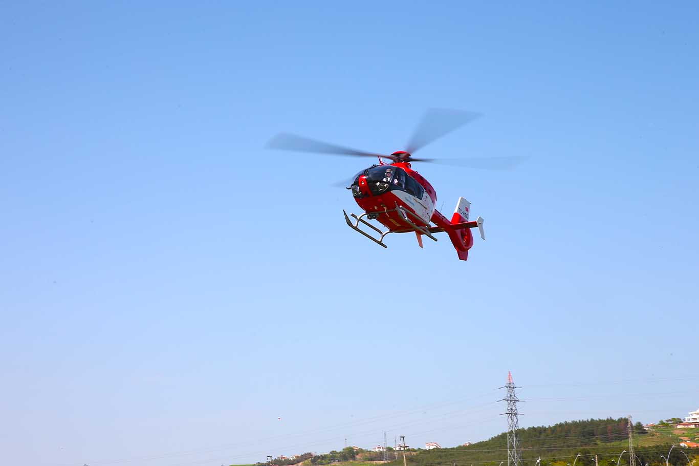 Diyarbakır'da Ambulans Helikopter Parmağı Kopan Genç Için Havalandı 1