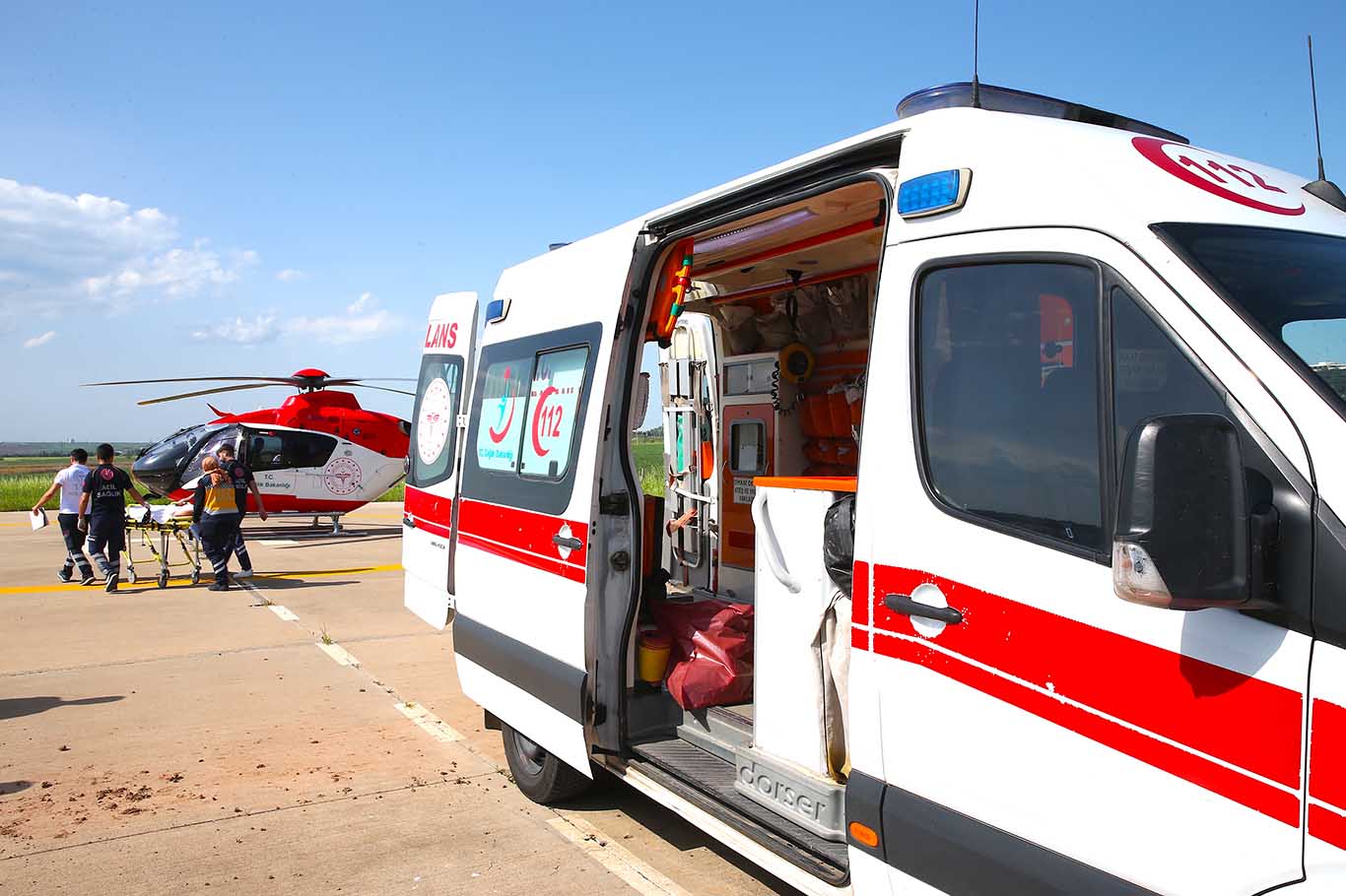 Diyarbakır'da Ambulans Helikopter Parmağı Kopan Genç Için Havalandı 4