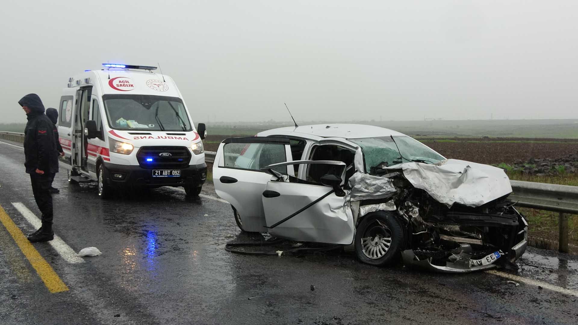 Diyarbakır’da Otomobil Ile Minibüs Çarpıştı 3 Ölü, 2 Ağır Yaralı 2