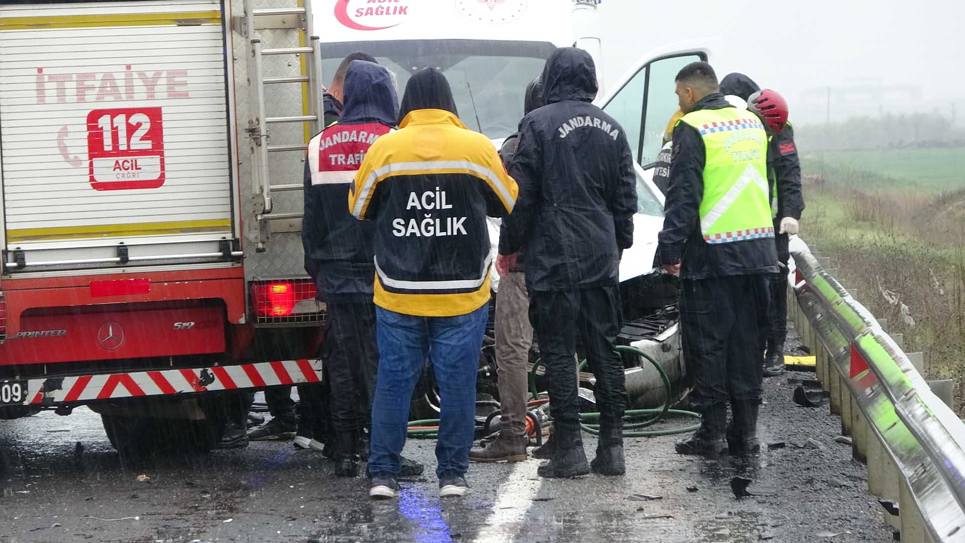 Diyarbakır’da Otomobil Ile Minibüs Çarpıştı 3 Ölü, 2 Ağır Yaralı 3