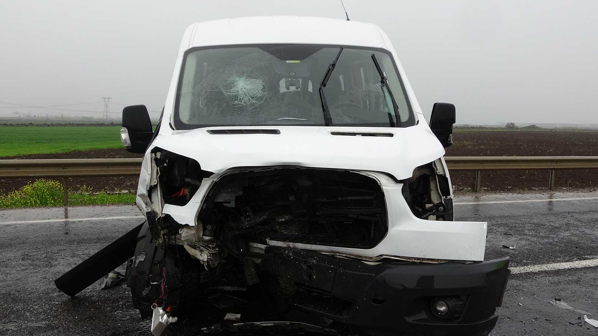 Diyarbakır’da Otomobil Ile Minibüs Çarpıştı 3 Ölü, 2 Ağır Yaralı 4