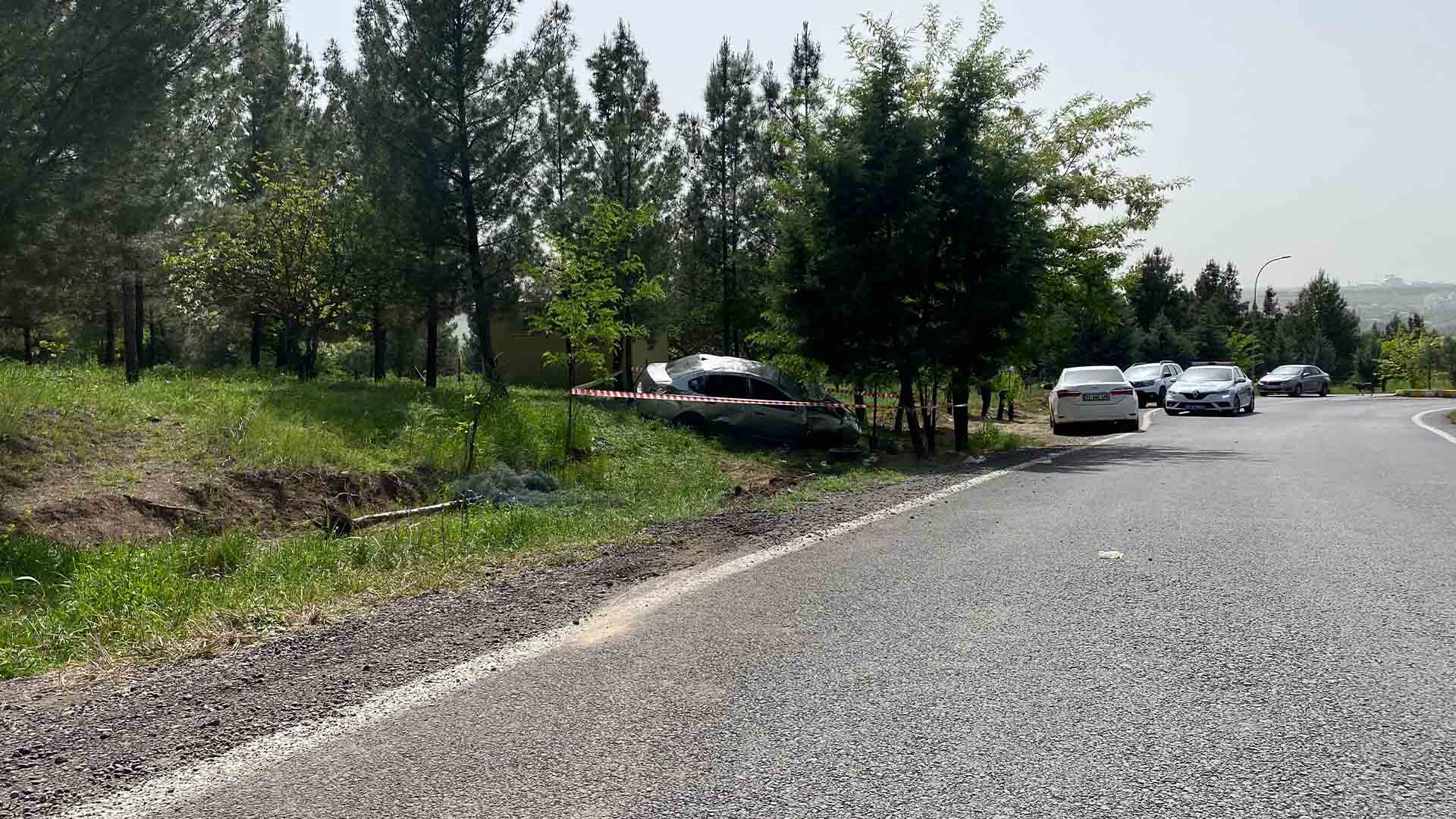 Diyarbakır'da Takla Atan Otomobilde 3 Kişi Yaralandı 2