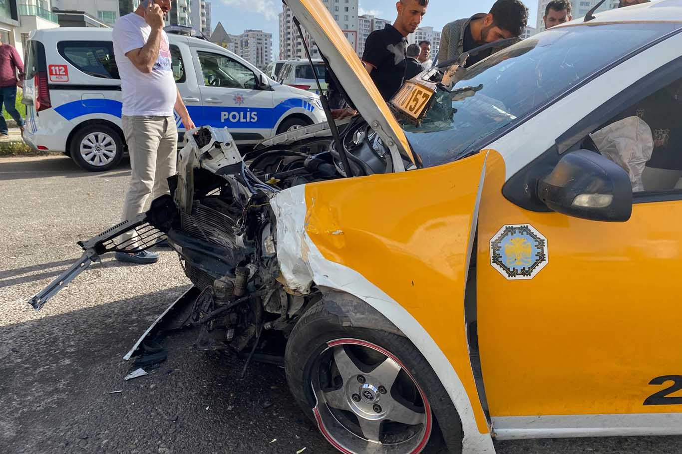 Diyarbakır’da Trafik Kazası 5 Yaralı 3
