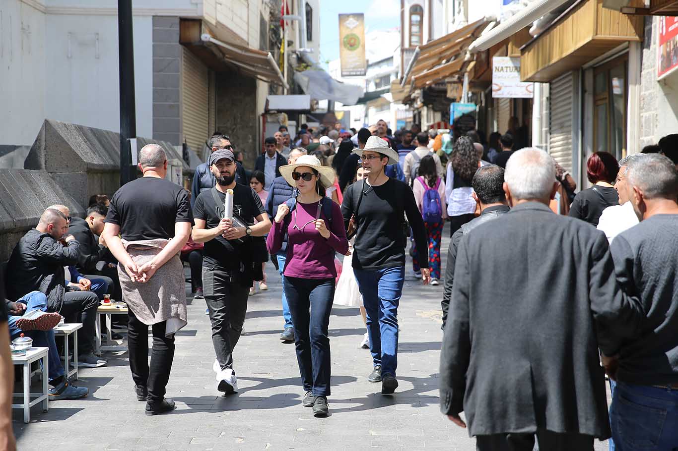 Yerli Ve Yabancı Turistler Bayramda Diyarbakır’a Akın Etti 3