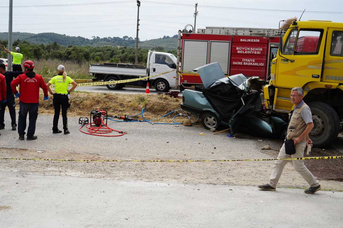 Balıkesir İzmir Yolunda Trafik Kazası 3 Ölü, 1 Yaralı 3