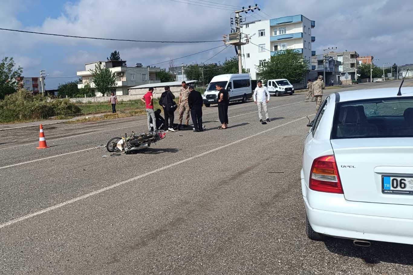 Bismil’de Otomobil Ile Çarpışan Motosikletin Sürücüsü Yaralandı 6