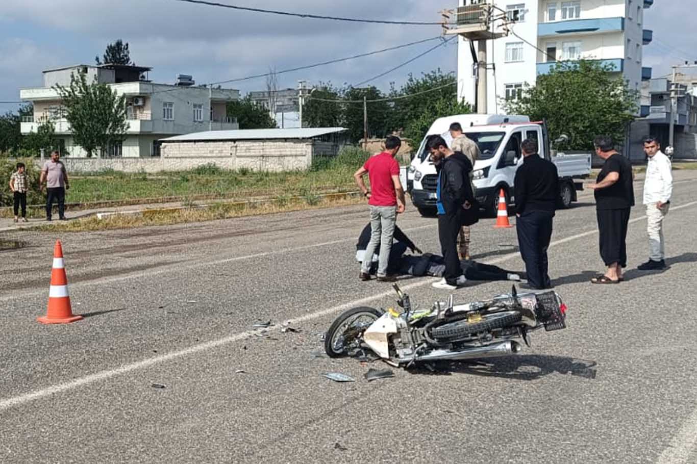 Bismil’de Otomobil Ile Çarpışan Motosikletin Sürücüsü Yaralandı 7
