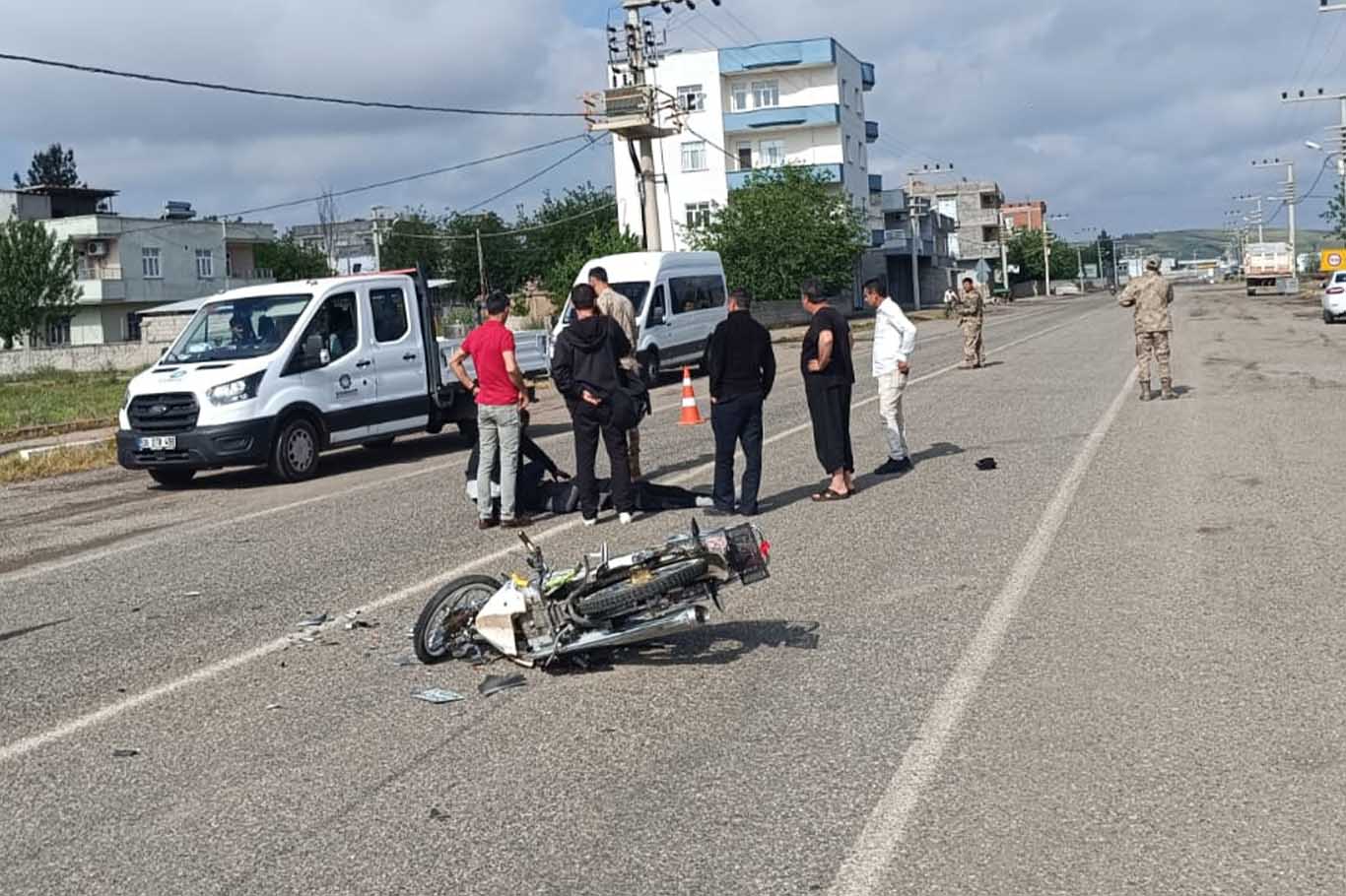 Bismil’de Otomobil Ile Çarpışan Motosikletin Sürücüsü Yaralandı 9
