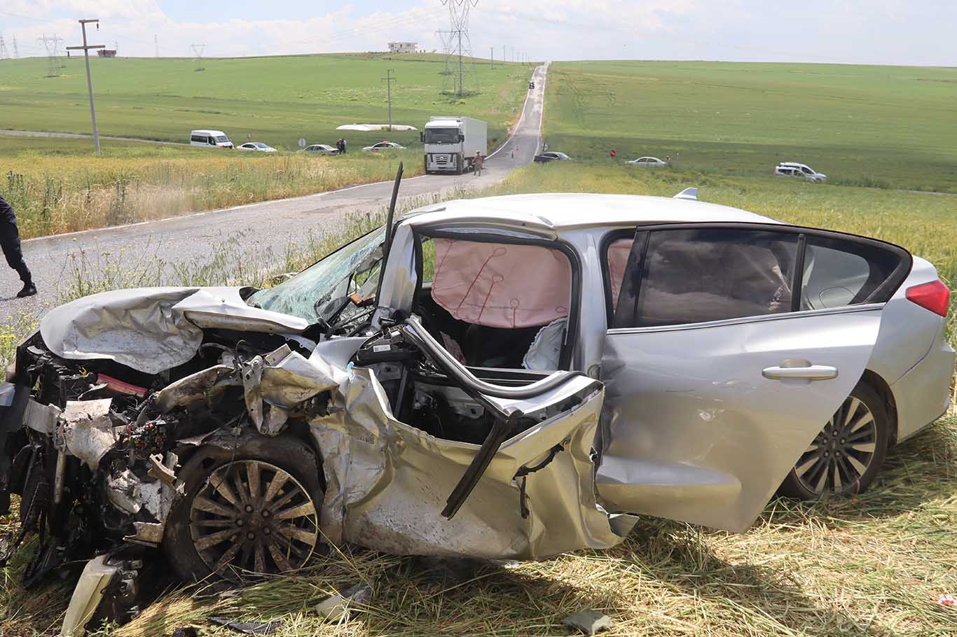 Bismil’de Trafik Kazası 1’I Ağır 2 Yaralı 9