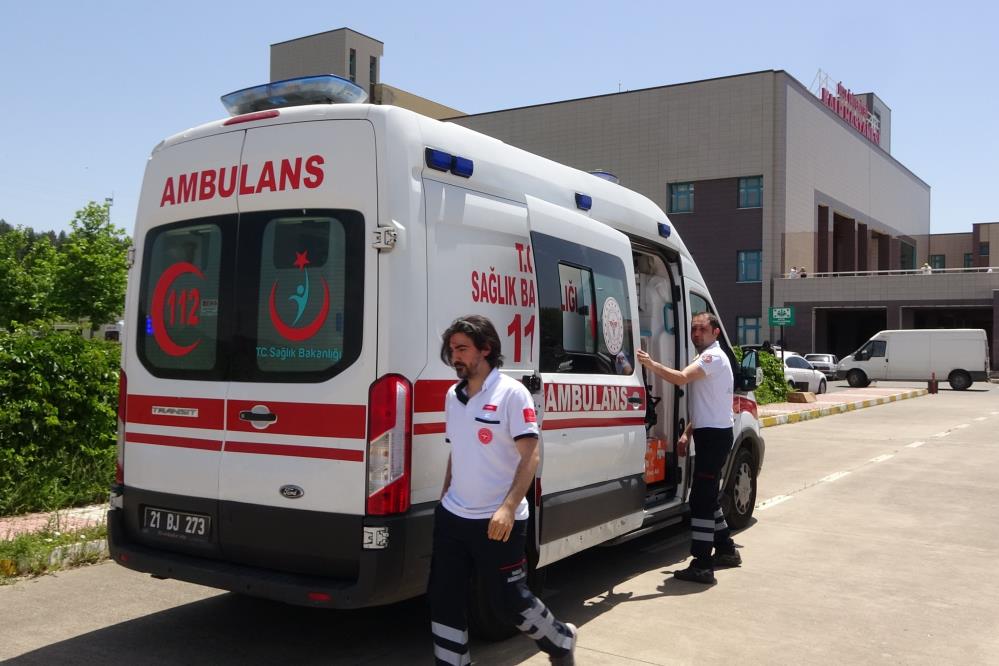 Diyarbakır’da 2 Yaşındaki Çocukkaynar Süt Kazanına Düştü! Ambulans Helikopter Havalandı