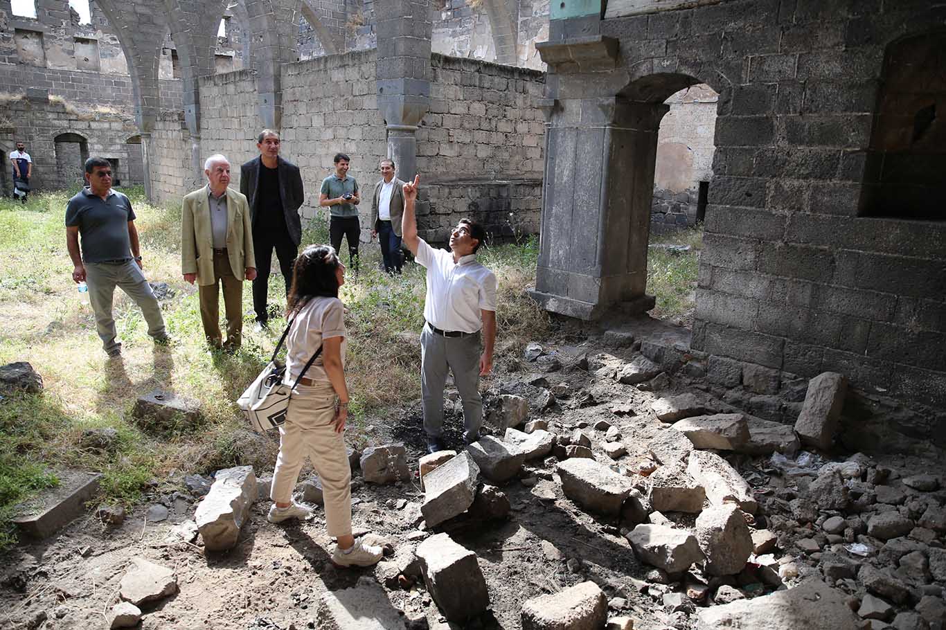 Diyarbakır'da 500 Yıllık Kilisesi Restore Edilecek 4
