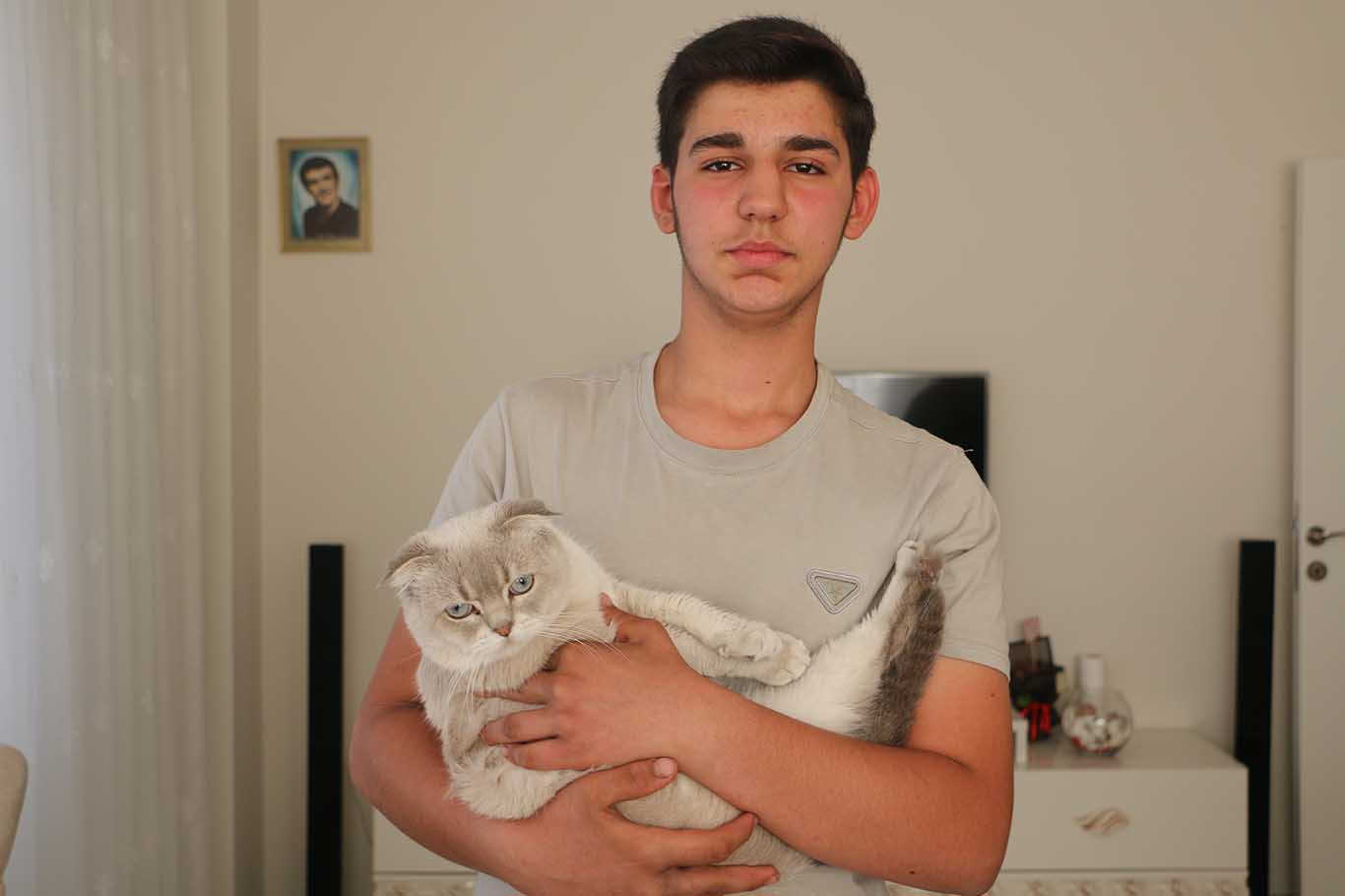 Diyarbakır’da 8 Sokak Köpeğinin Saldırısına Uğrayan Yasin Travmayı Atlatamıyor 10
