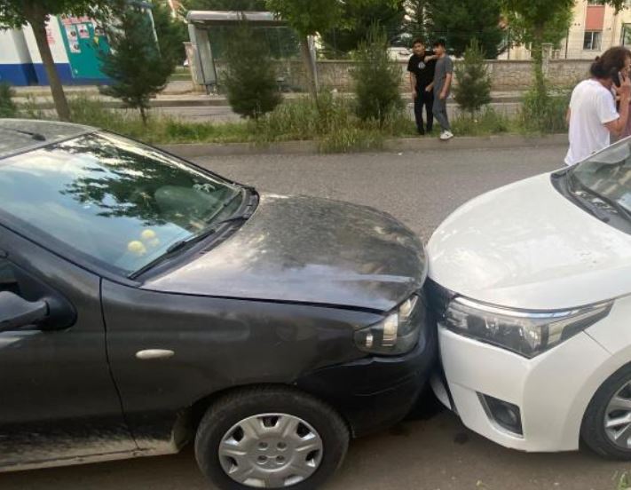 Diyarbakır’da Çocuk Sürücüler,Ciple 4 Otomobile Çarptı!