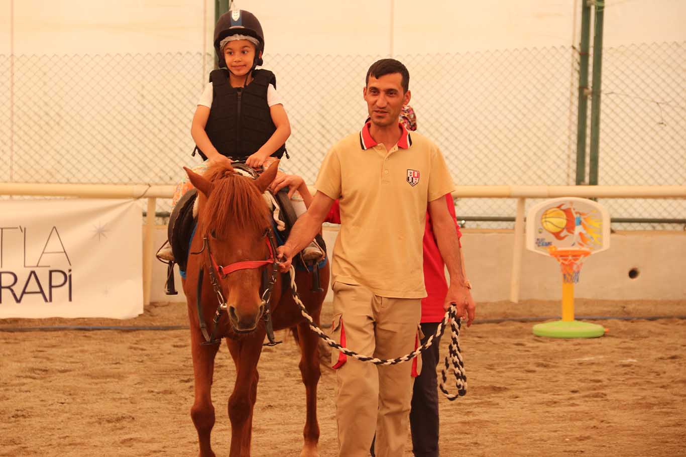Diyarbakır’da Çocuklara Atlı Terapi 2