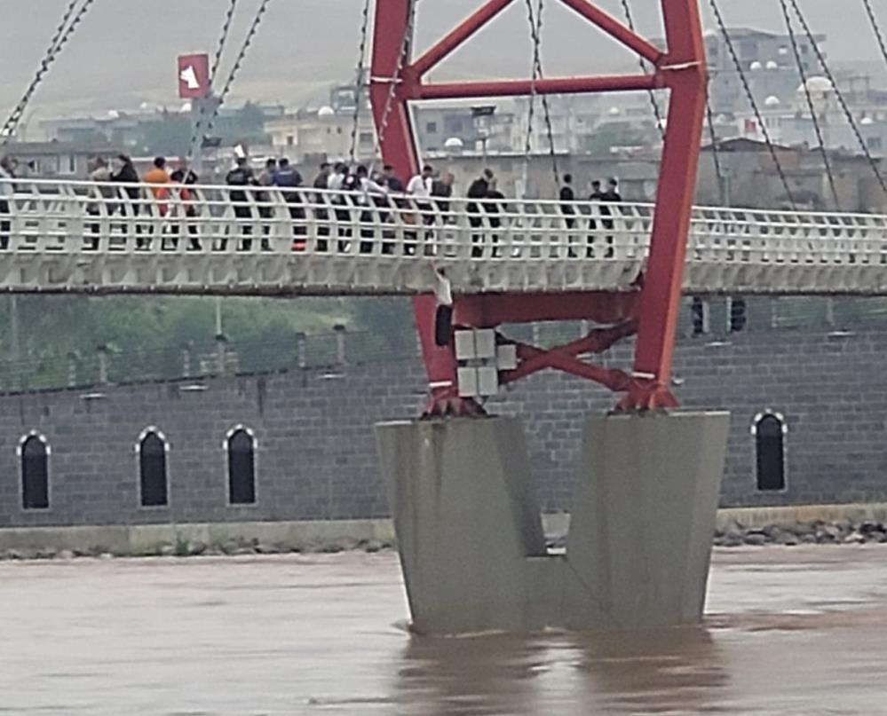 Köprüden Nehre Atlayan Kadın Bot Ile Kurtarıldı