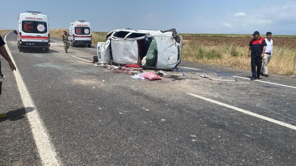Şanlıurfa Kara Yolunda Trafik Kazası 5 Yaralıı
