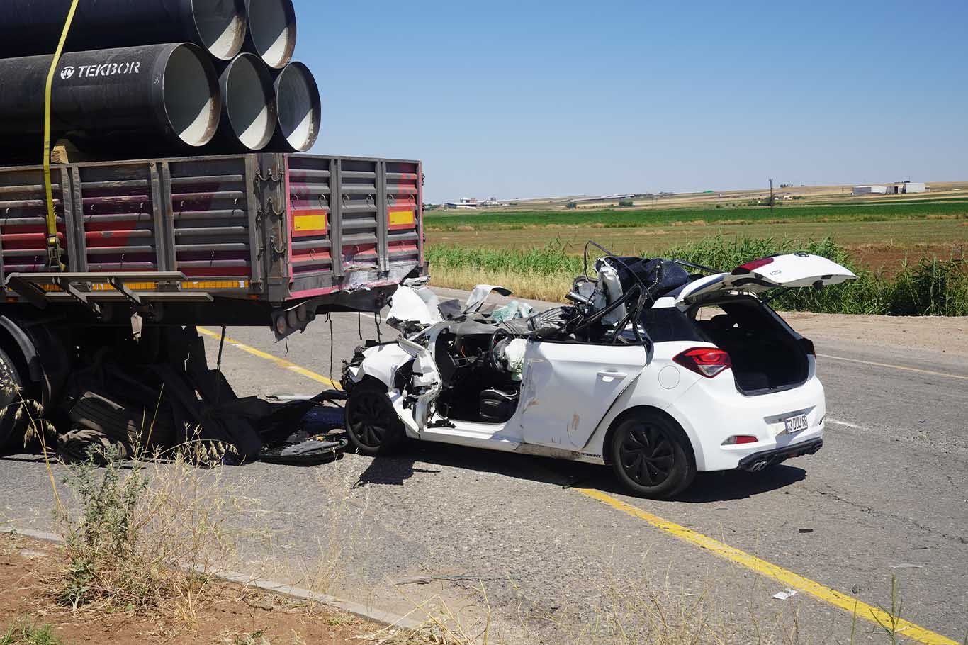 Bismil’de Feci Kaza Tırın Altına Giren Otomobilin Sürücüsü Öldü 2
