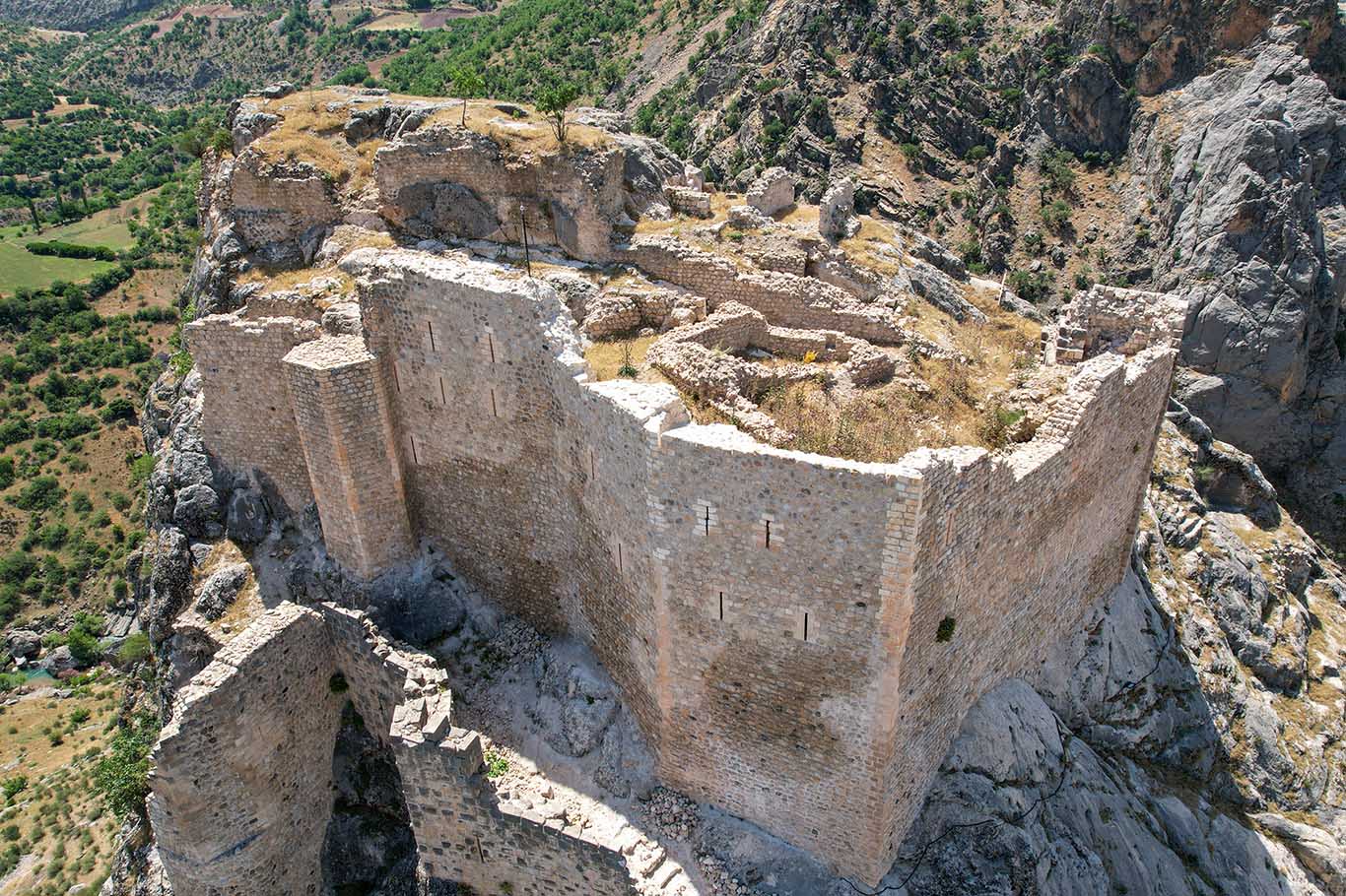 Depremde Hasar Gören Tarihi Kale, 8 Aylık Restorasyonun Ardından Ziyarete Açıldı 6