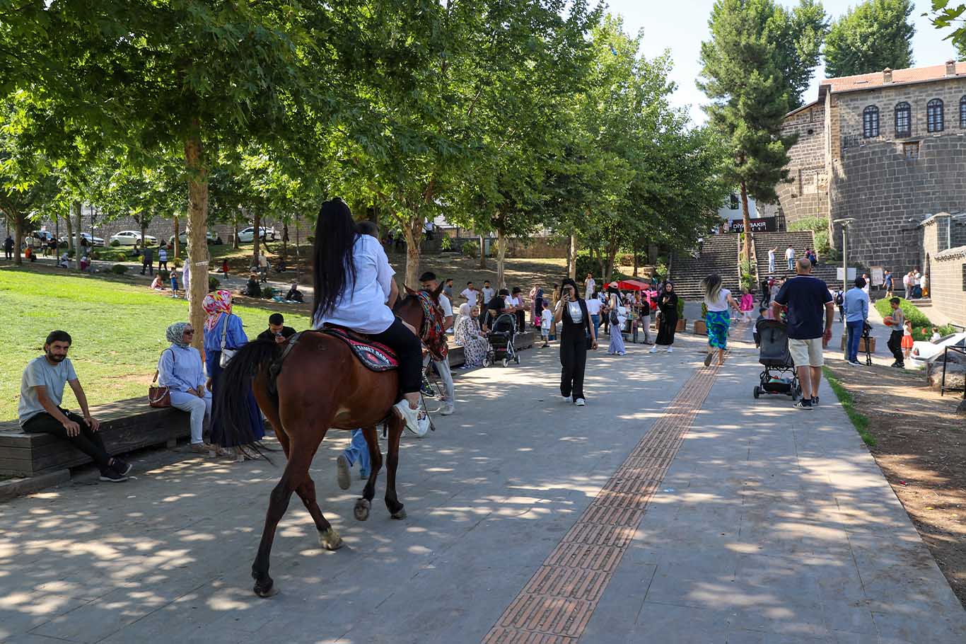 Diyarbakır Bu Bayramda Da Yerli Ve Yabancı Turistlerin Tercihi Oldu 4