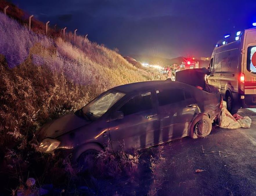 Diyarbakır Kahta Yolunda Feci Kaza Anne Öldü, 4'Ü Çocuk 6 Yaralı