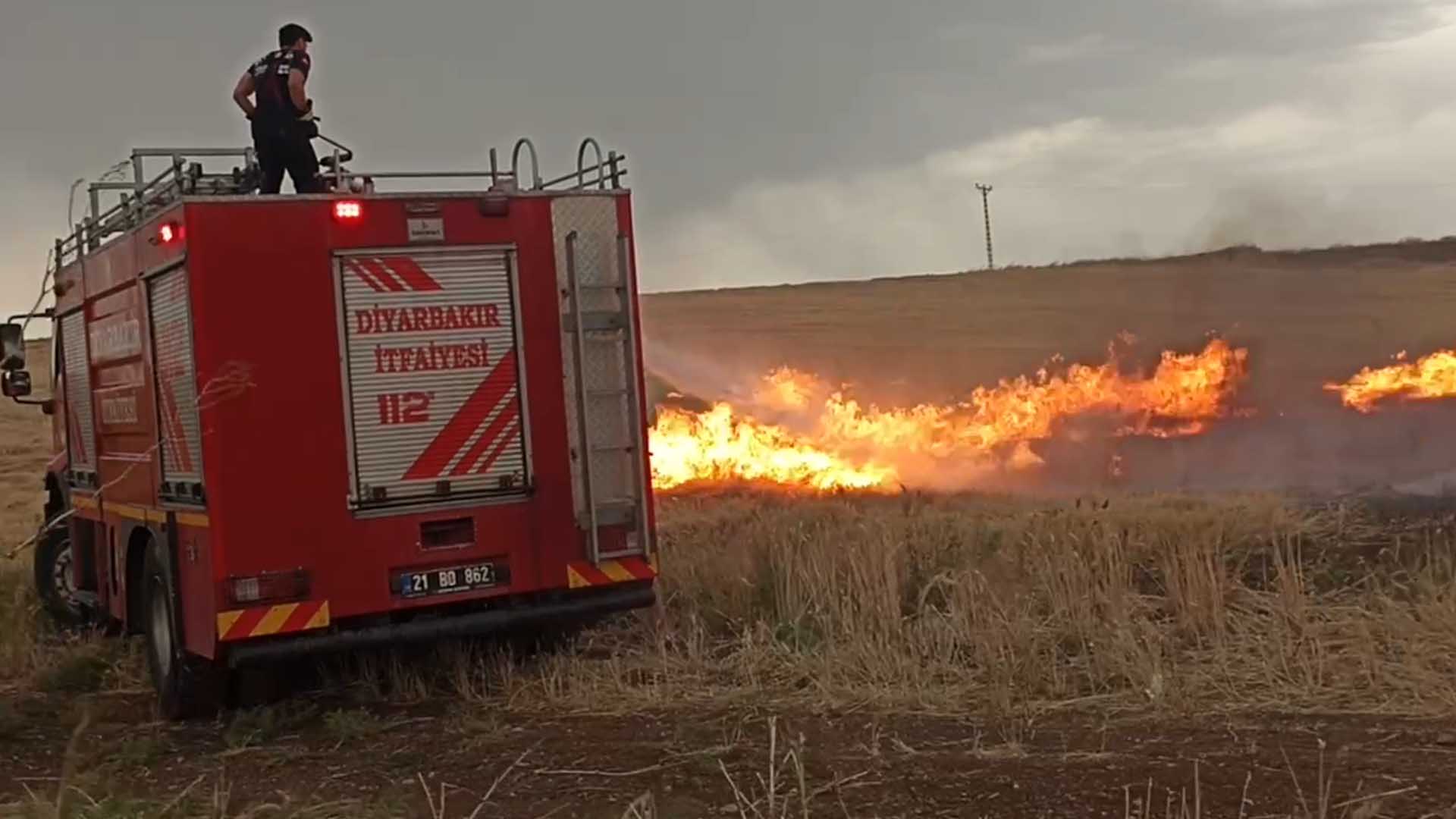 Diyarbakır Yanıyor İtfaiye 1333 Yangına Müdahale Etti 3