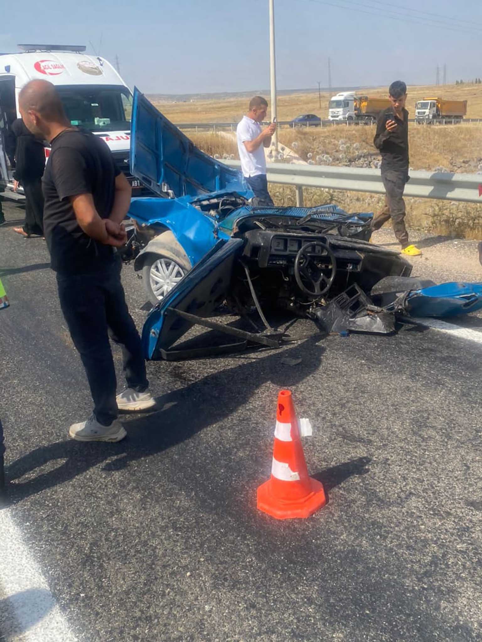 Diyarbakır’da Feci Kazada Otomobil Ikiye Bölündü 3