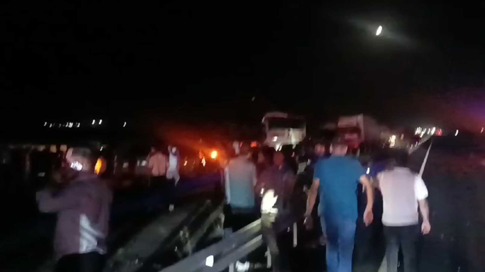 Diyarbakır’da Tır Devrildi 1 Yaralı 1