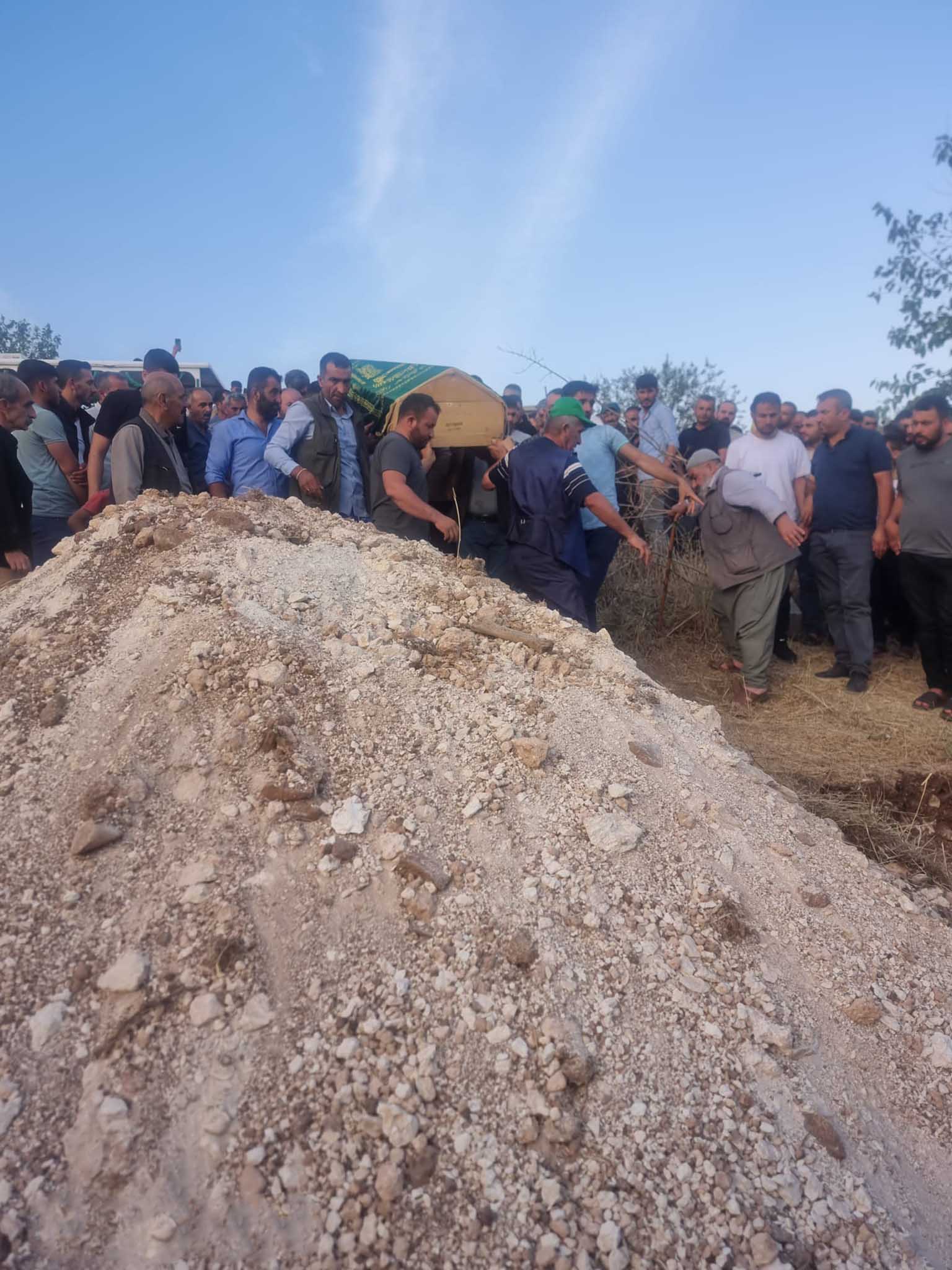 Diyarbakır'daki Yangında Hayatını Kaybeden Amca Ve Yeğeni Defnedildi 10