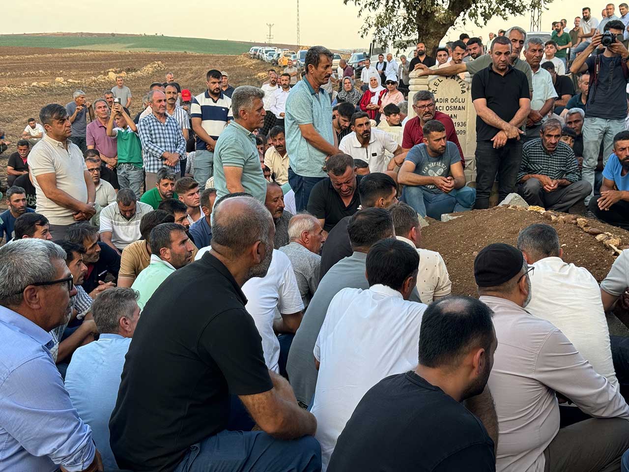 Diyarbakır'daki Yangında Hayatını Kaybeden Amca Ve Yeğeni Defnedildi 6