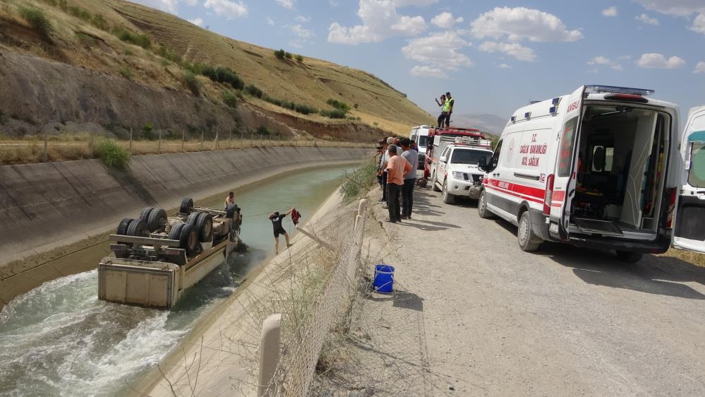 Hes Kanalına Düşen Kamyonun Sürücüsü Öldü 1