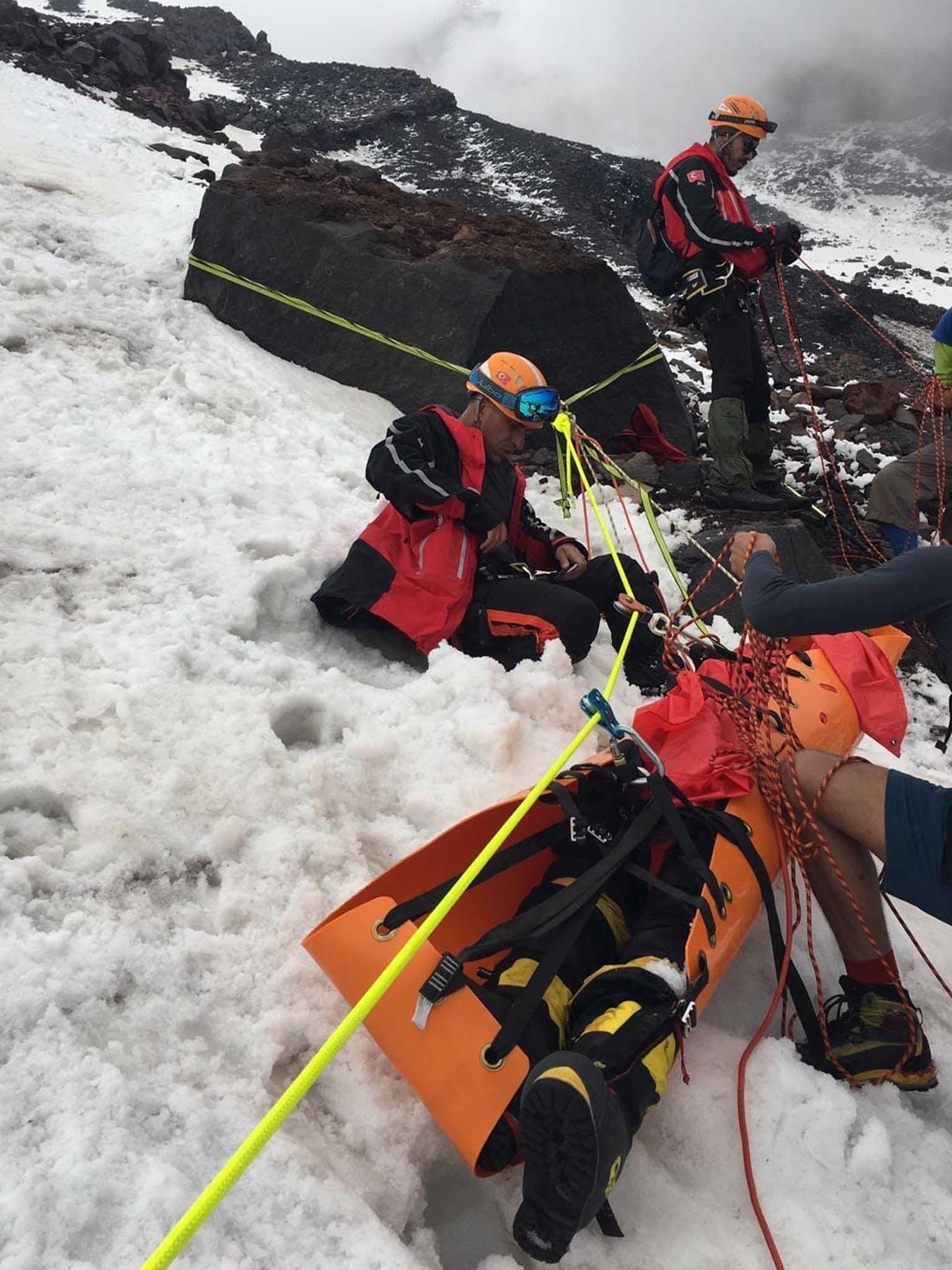 İranlı Dağcının Cenazesi Ağrı Dağı’ndan Indirildi 3