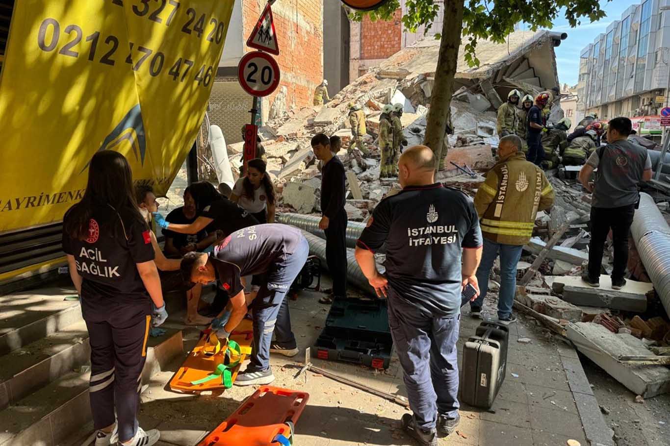 İstanbul’da Bina Çöktü 1 Ölü 2'Si Ağır 7 Yaralı 4
