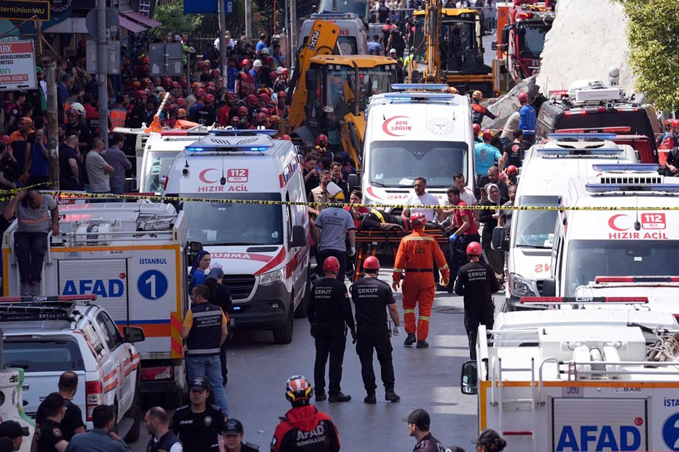 İstanbul’da Bina Çöktü 1 Ölü 2'Si Ağır 7 Yaralı 7