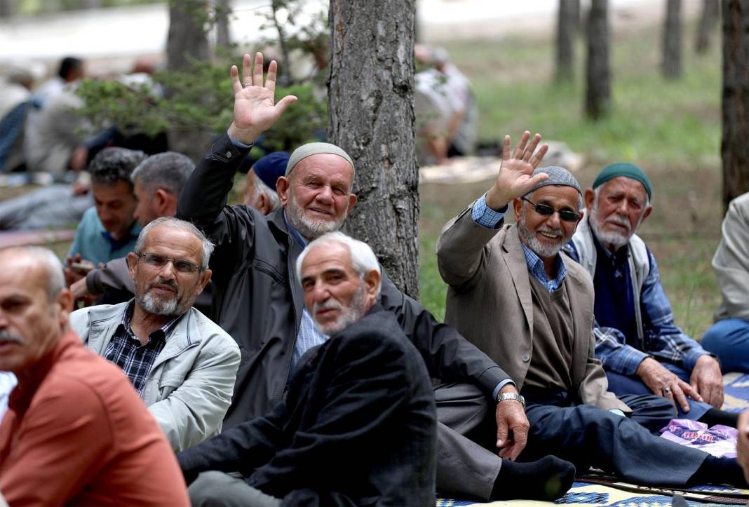 Karatay Belediyesi Emekli Konagi Sakinlerini Piknikte Bulusturdu.jpg 1500 3