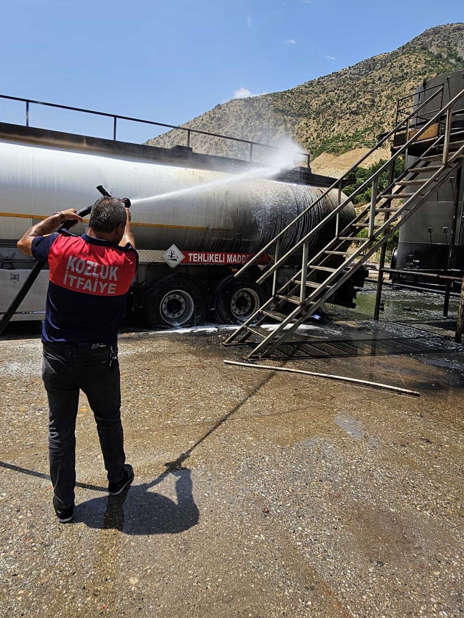 Petrol Sahasında Patlama Ve Yangın 6