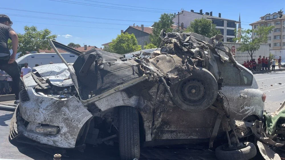 4 Otomobil, Zincirleme Kazaya Karıştı 2 Ölü, 3 Yaralı (10)