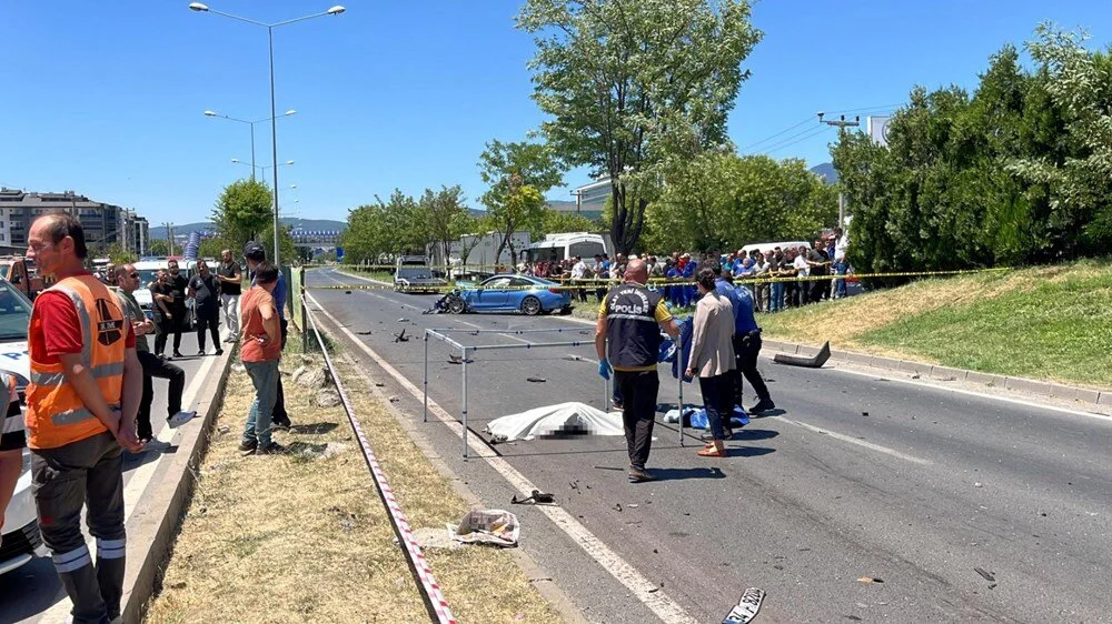 4 Otomobil, Zincirleme Kazaya Karıştı 2 Ölü, 3 Yaralı (14)