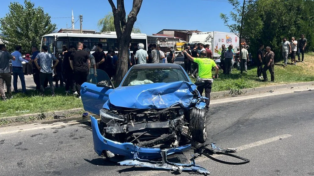 4 Otomobil, Zincirleme Kazaya Karıştı 2 Ölü, 3 Yaralı (2)