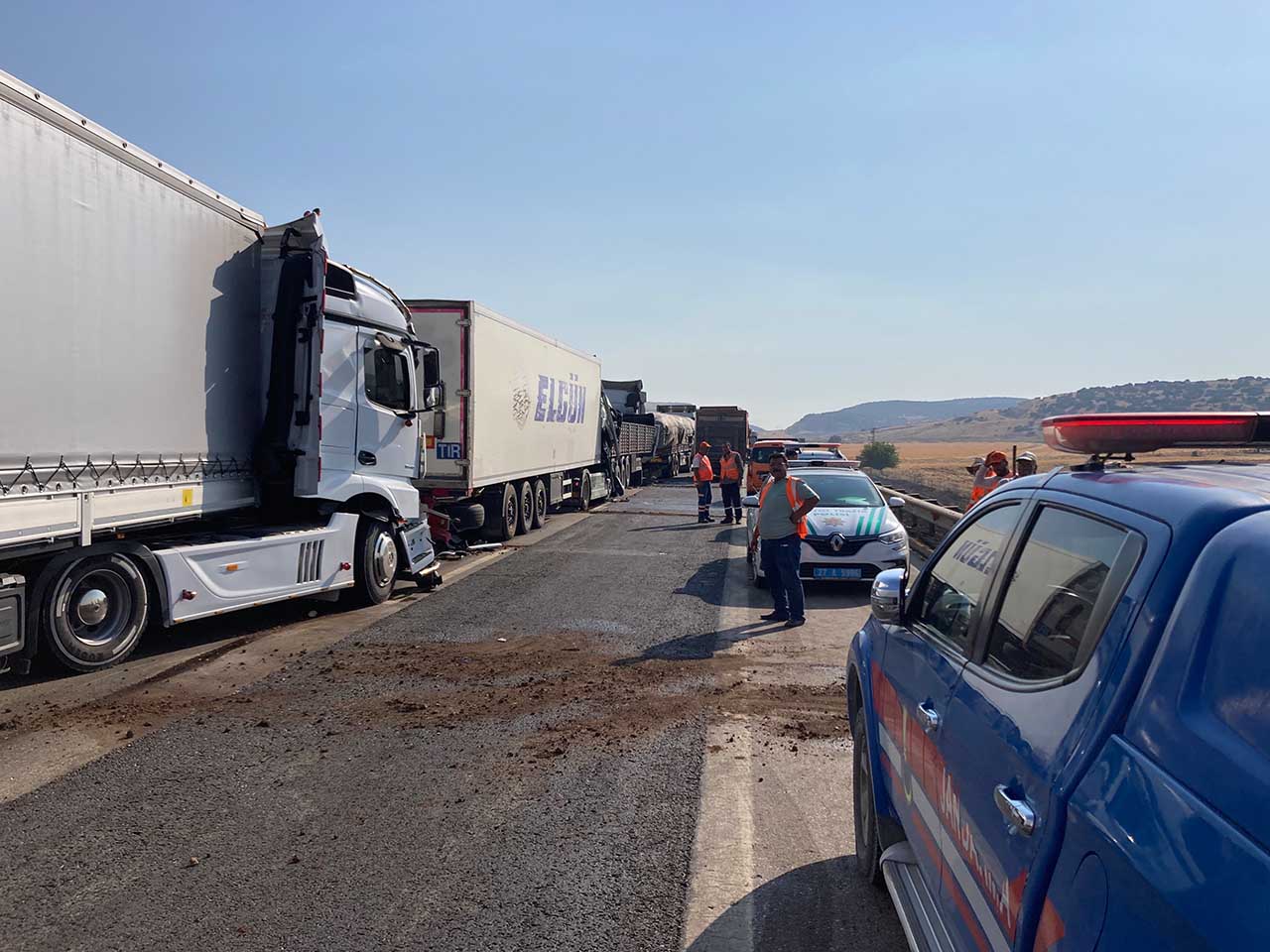 5'I Tır 7 Araç Zincirleme Kazaya Karıştı 1 Kişi Öldü, 6 Kişi Yaralandı 7