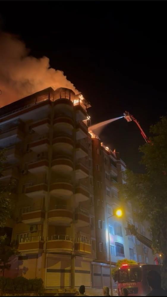 Batman'da Yangın Iki Daireyi Yuttu! Toma Seferber Oldu 7