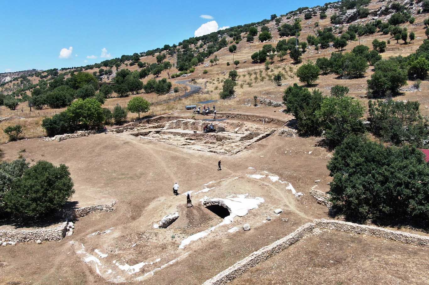 Diyarbakır Kulp’ta Bin 500 Yıllık Kilise Kalıntısında Yeni Eserler Bulundu 1