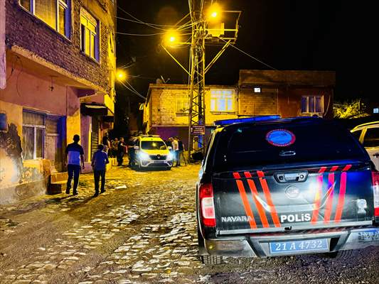 Diyarbakır'da Akraba Aileler Birbirine Saldırdı!