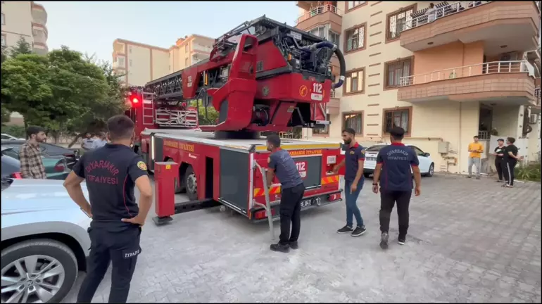 Diyarbakır'da Ihbar Üzerine Eve Giren Itfaiye, Ceset Ile Karşılaştı 1